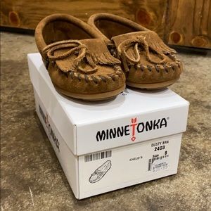 Like New! Minnetonka slip on!